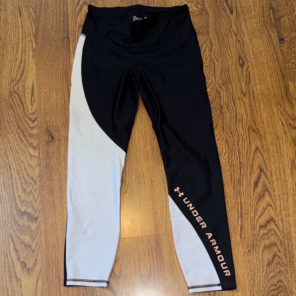 Under Armour Cropped Black and White Leggings